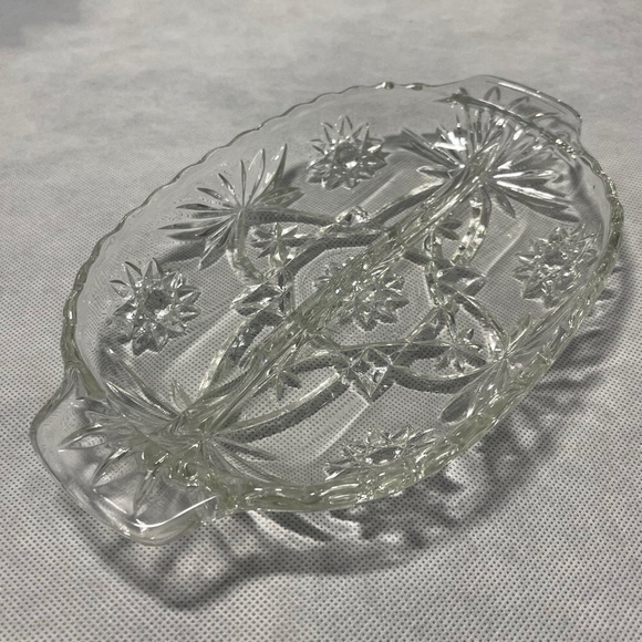 Vintage Glassware Anchor Hocking PRESCUT Glass Sparkly Star Relish Divided Dish - Picture 1 of 3